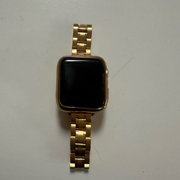 Apple Smartwatch with Black Display Series 3 with 5 watch bands